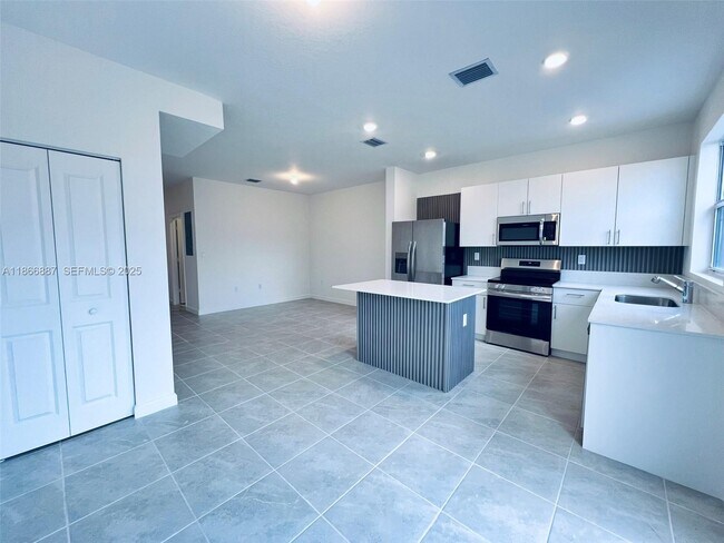 Building Photo - 17956 SW 358th St