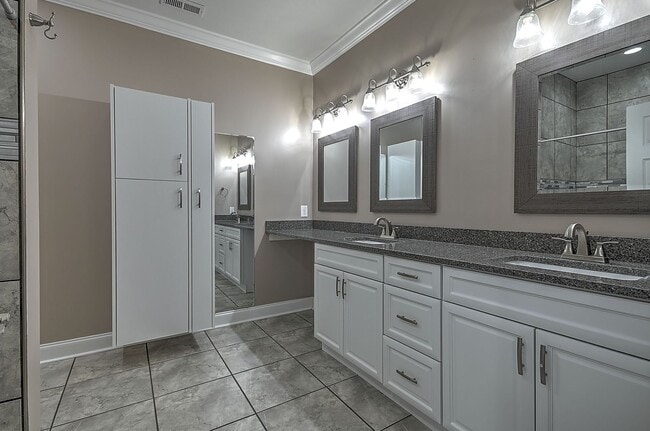 Building Photo - 4 Bedroom / 2.5 Bath Home  Kingsport, TN