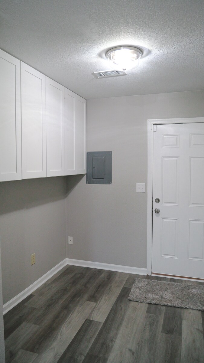 Building Photo - 6021 Camellia Dr