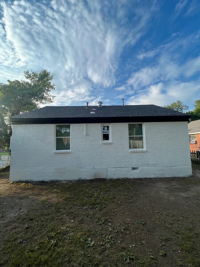 Building Photo - 1377 Lyceum Rd
