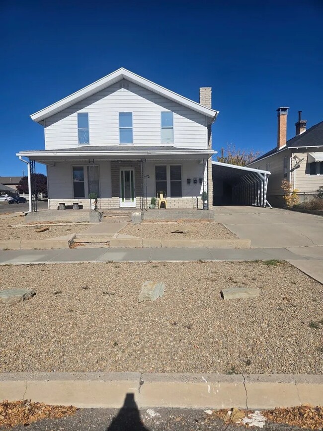 Building Photo - 82 200 N