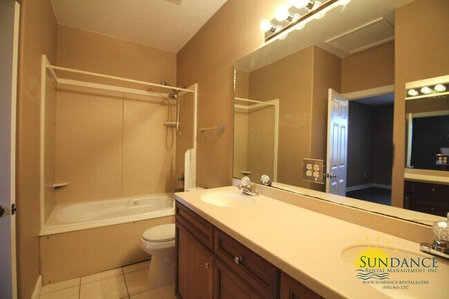 Building Photo - Great 2 Bedroom Unit in Fort Walton