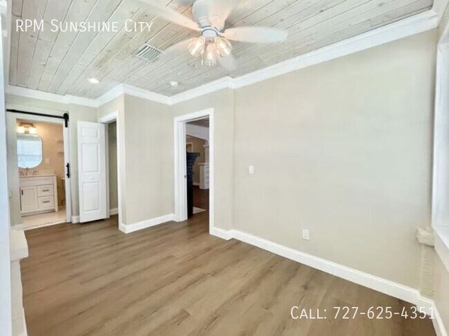 Building Photo - 7700 Boca Ciega Dr