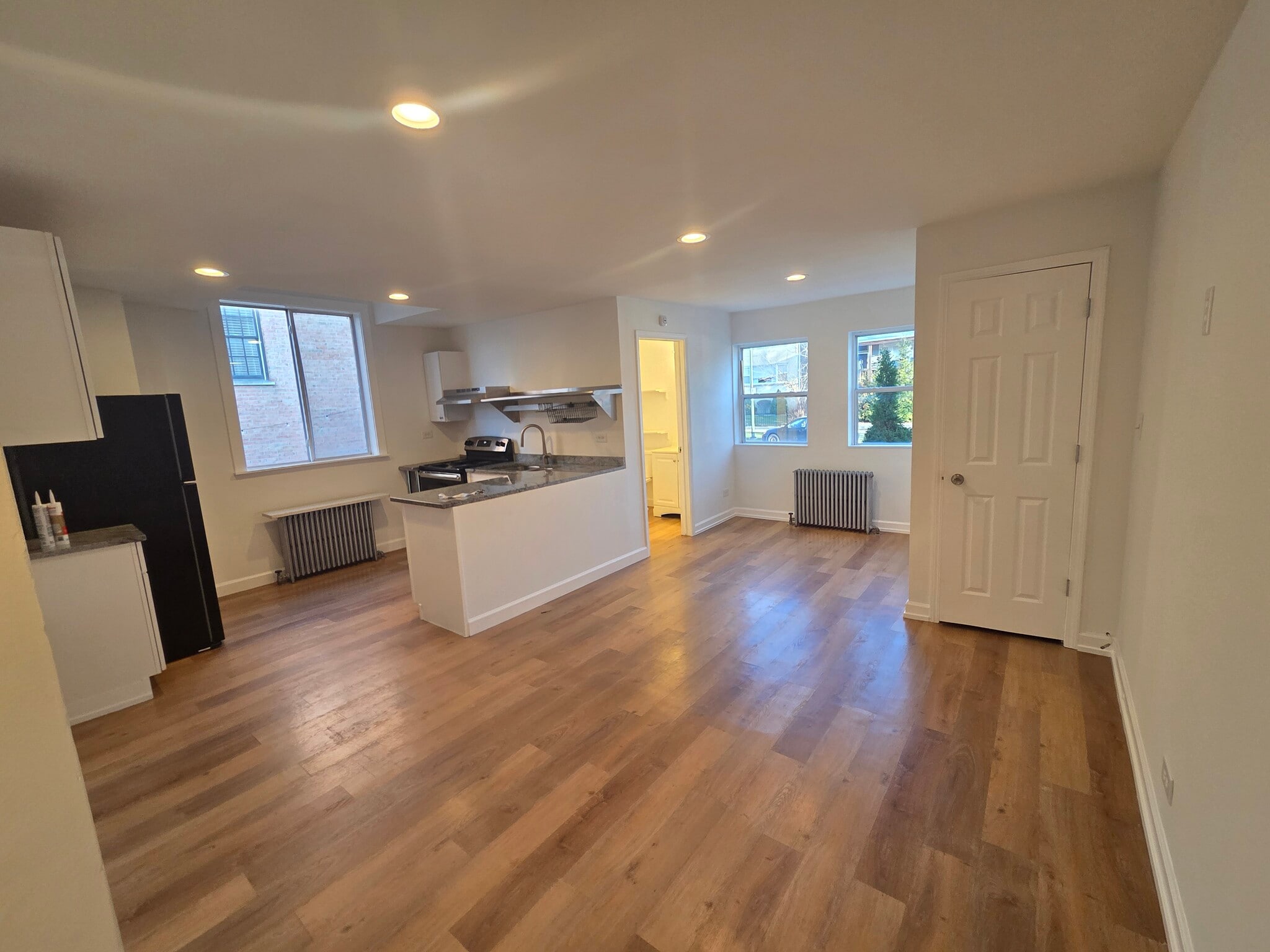 Building Photo - 4839 W Dakin St