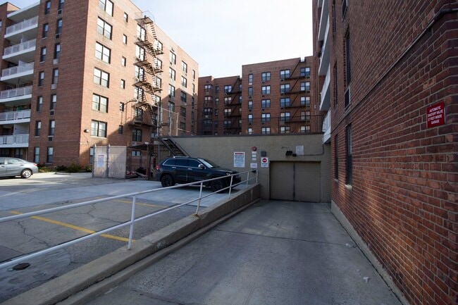 Building Photo - 2750 Homecrest Ave