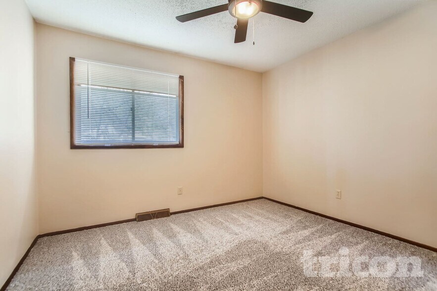 Building Photo - 13101 Thomas Ave