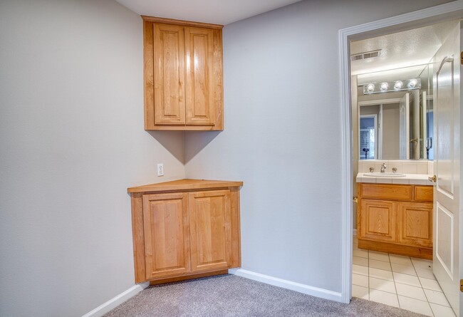 Building Photo - 20 Willow Rd