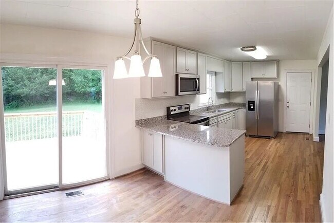 Building Photo - 3 Bedroom Renovated Ranch Style Home in Seneca