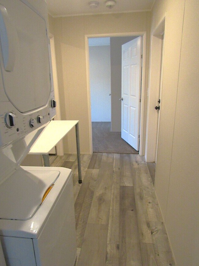 Building Photo - Conveniently Located Northeast Houston Are...