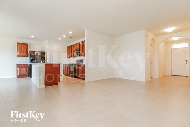 Building Photo - 3016 SW 23rd Pl