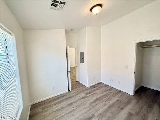 Building Photo - 1070 S Potro Ave