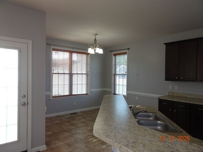 Building Photo - 3 Bedrooms, 2.5 Bathrooms Single Family Home