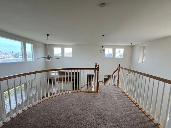 Building Photo - Luxury LAKEFRONT property!!!