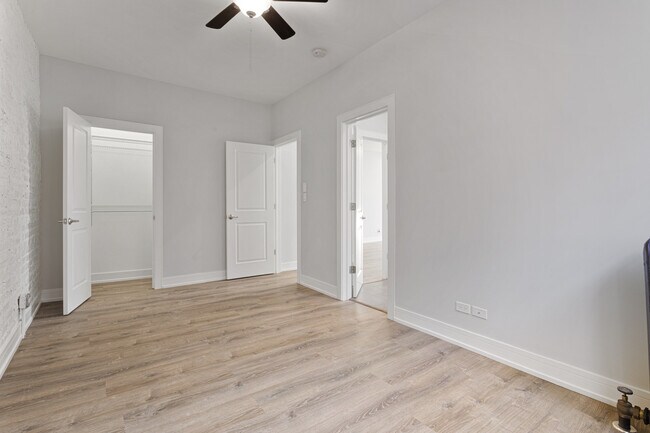 Building Photo - 7626 N Eastlake Terrace