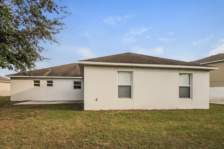 Building Photo - 2790 Woodland Creek Loop