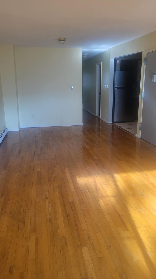 Building Photo - 361 Herzl St