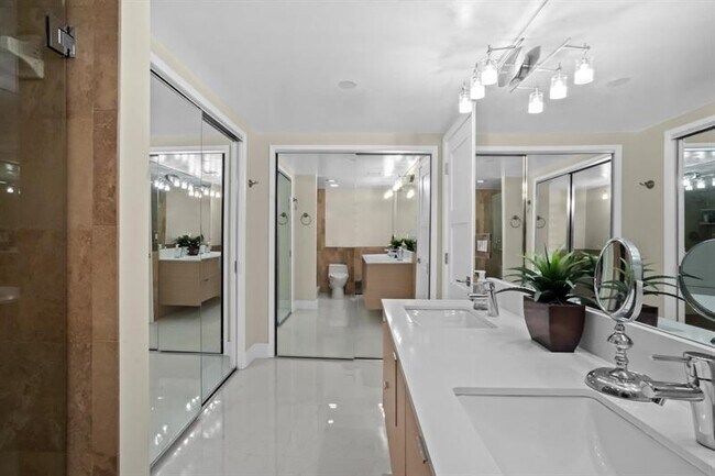 Building Photo - 2100 S Ocean Dr