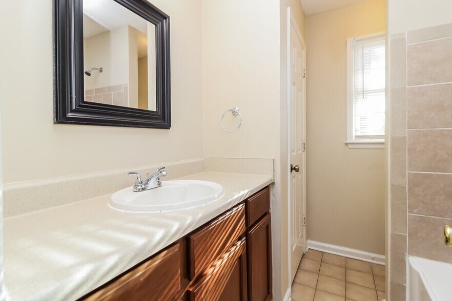 Building Photo - 796 Indian Lake Dr