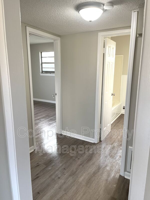 Building Photo - 1108 Hall St