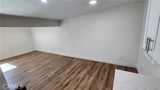 Building Photo - 988 El Camino Dr