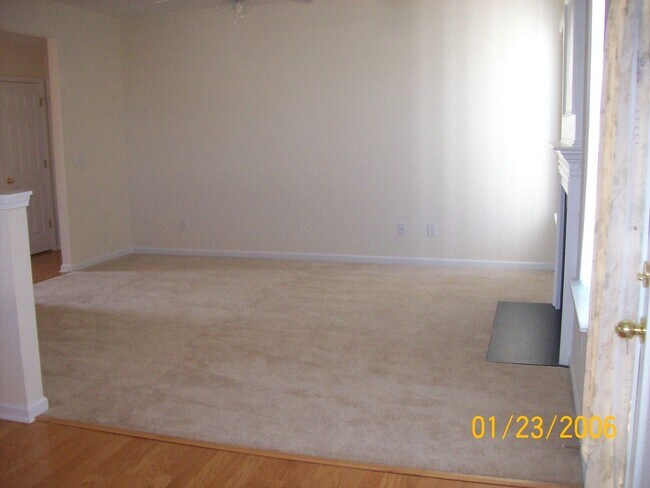 Building Photo - 3 Bedroom, 2.5 Bath Home in Bonnie Vista Community