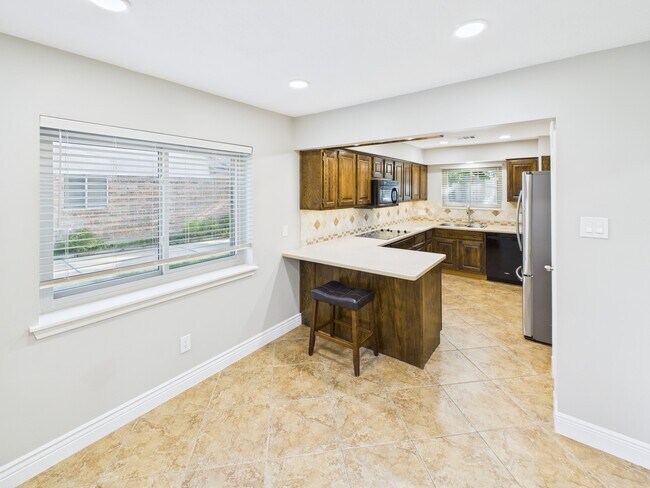Building Photo - 3018 Highland Laurels Dr
