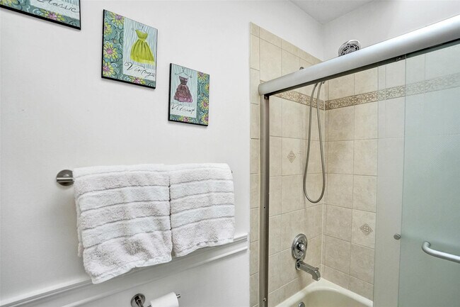 Building Photo - 1415 Miami Rd