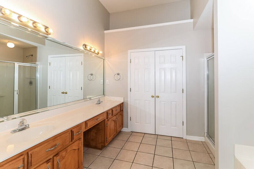 Building Photo - 9150 Tahoe Dr