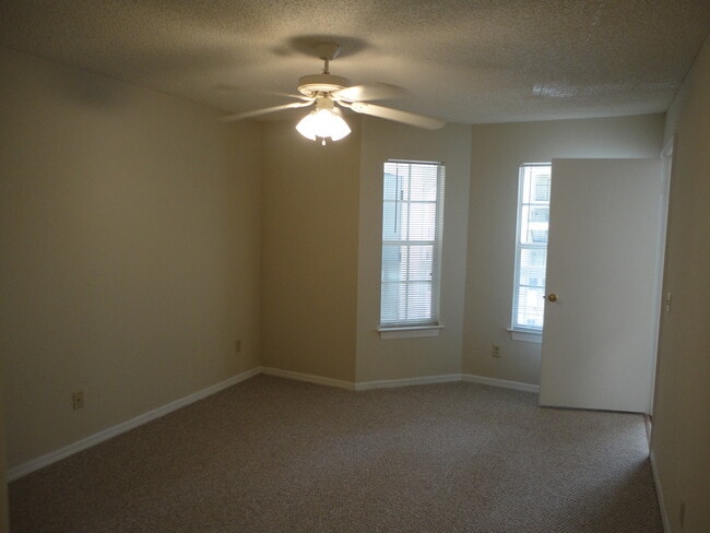 Building Photo - MOVE-IN SPECIAL!! 2br/2ba Second Floor Tradewinds Condo!