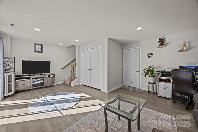 Building Photo - 2665 Grantham Place Dr