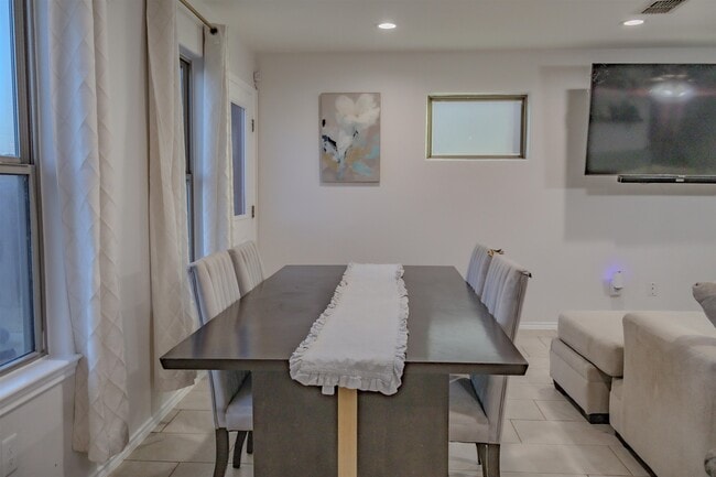 Building Photo - 4305 Alina Dr