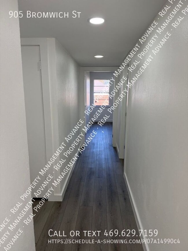 Building Photo - 905 Bromwich St