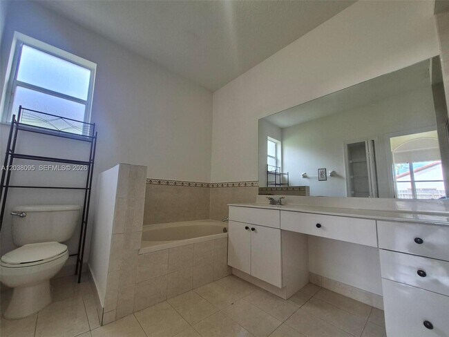 Building Photo - 5033 SW 134th Ave
