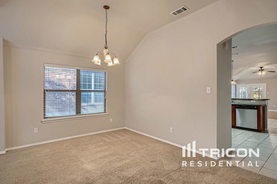 Building Photo - 9007 Water Oak Dr