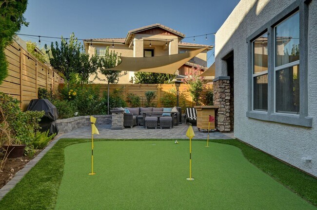 Building Photo - Spacious Summerlin Home Featuring Casita a...