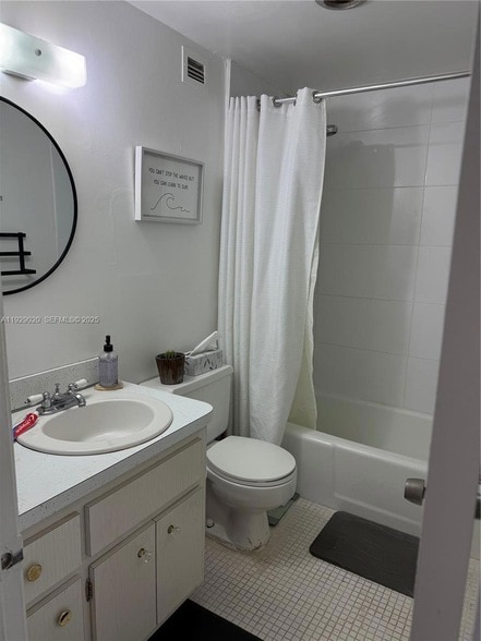 Building Photo - 400 Kings Point Dr