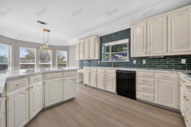 Building Photo - 305 Brazil Dr