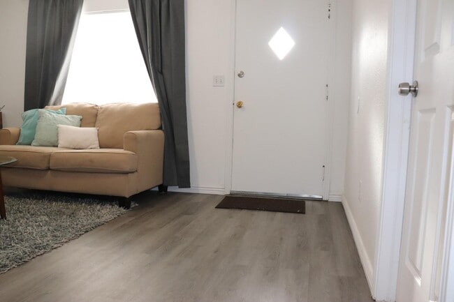 Building Photo - 44 W 2700 S