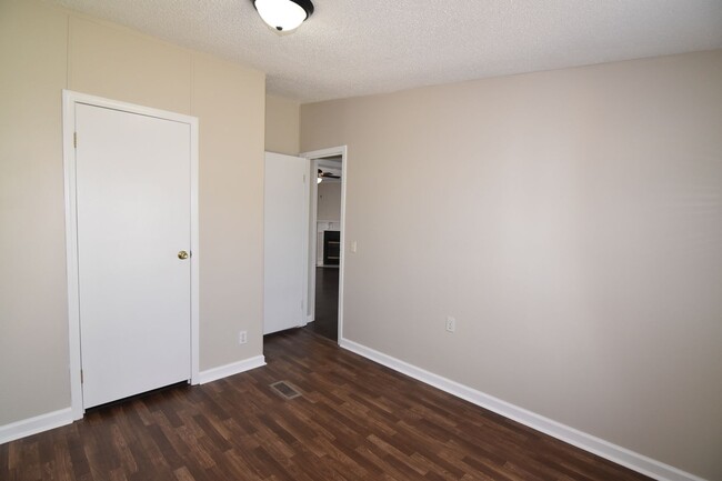 Building Photo - Spacious 3-Bed, 2-Bath Manufactured Home o...