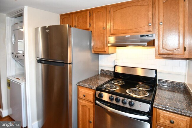 Building Photo - 17 - Apt. #1 Madision Street Unit