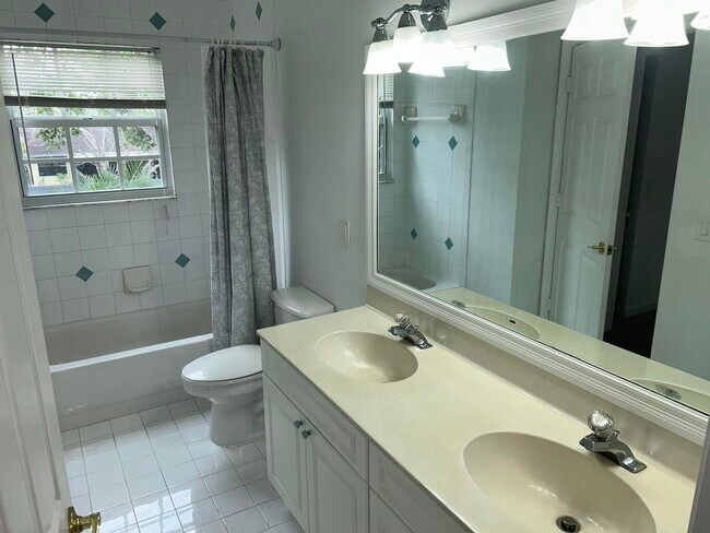 Building Photo - 278 Laurel Oaks Way
