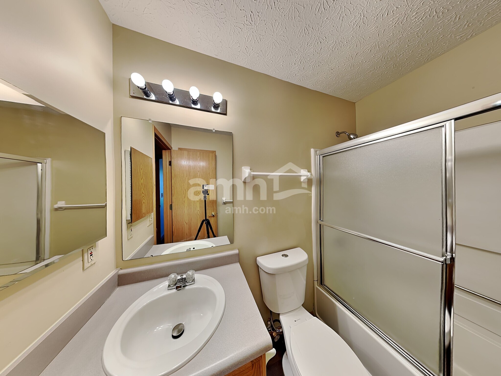 Building Photo - 5529 Hillbrook Dr