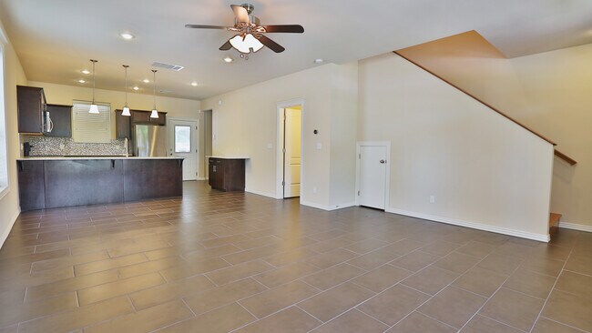 Building Photo - 438 S Sang Ave