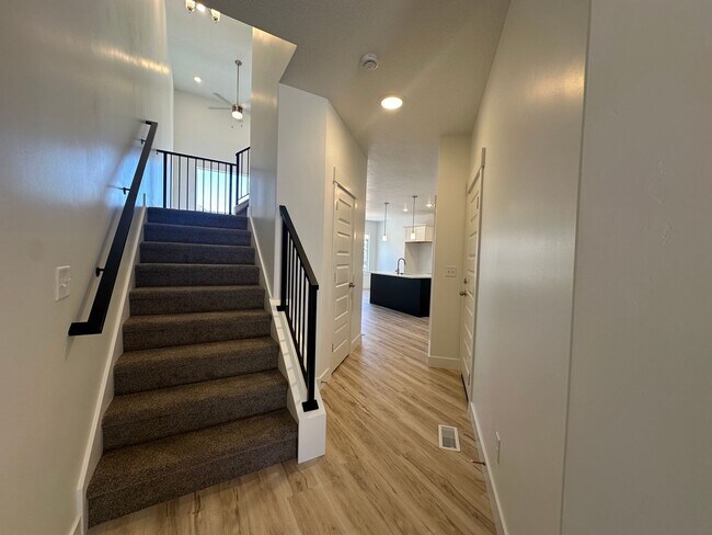 Building Photo - 5280 Acacia Dr