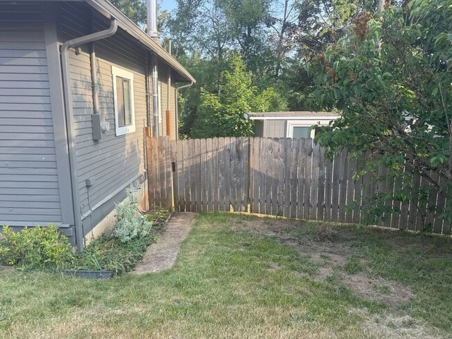 Building Photo - Charming Historic Home for Rent in Downtow...