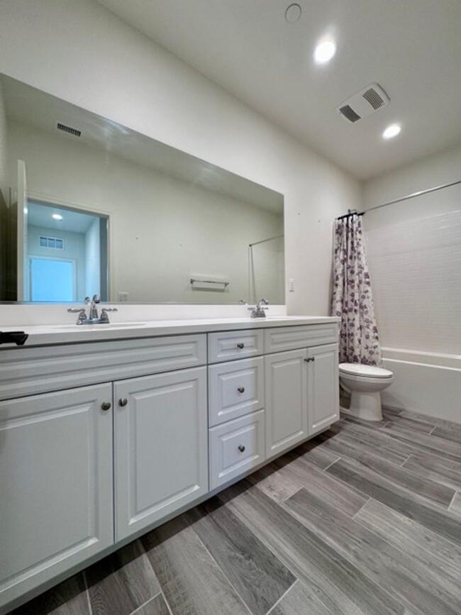 Building Photo - 4 bedroom single story Spencers Crossing h...