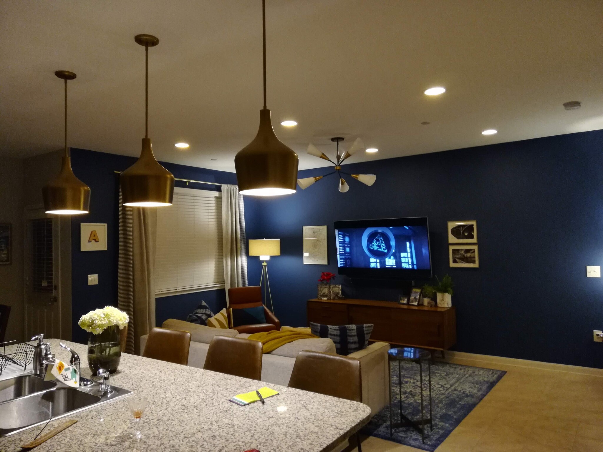 Building Photo - 2880 Donnell Dr