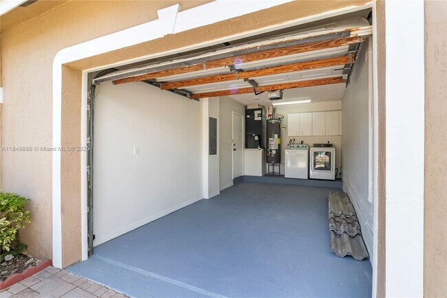 Building Photo - 14611 SW 156th Ave