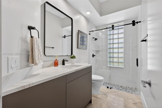 Building Photo - 2576 Bay Pointe Dr