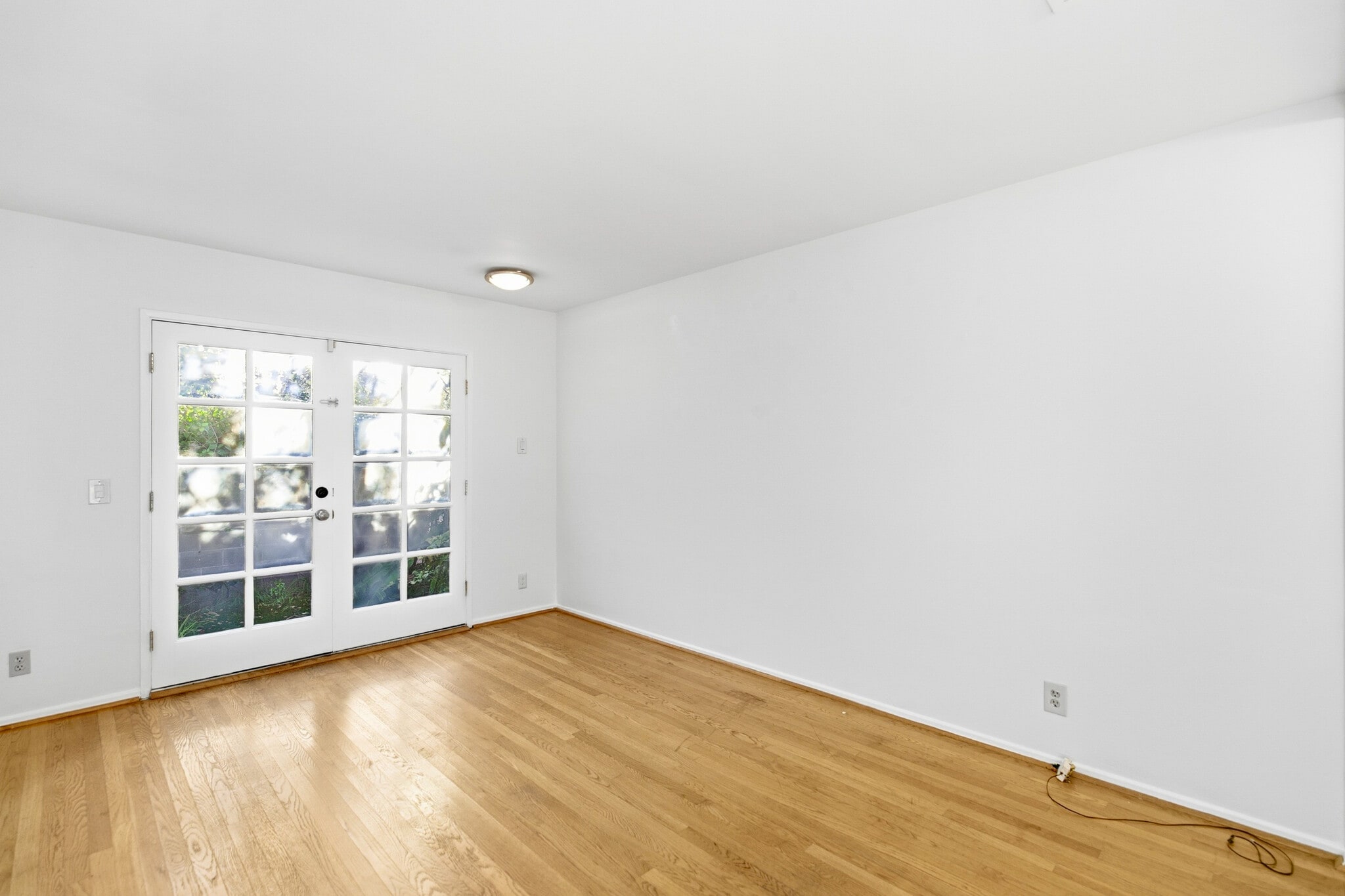 Building Photo - 3379 Stewart Ave